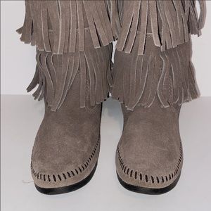 Minnetonka Gray Boots sz 9